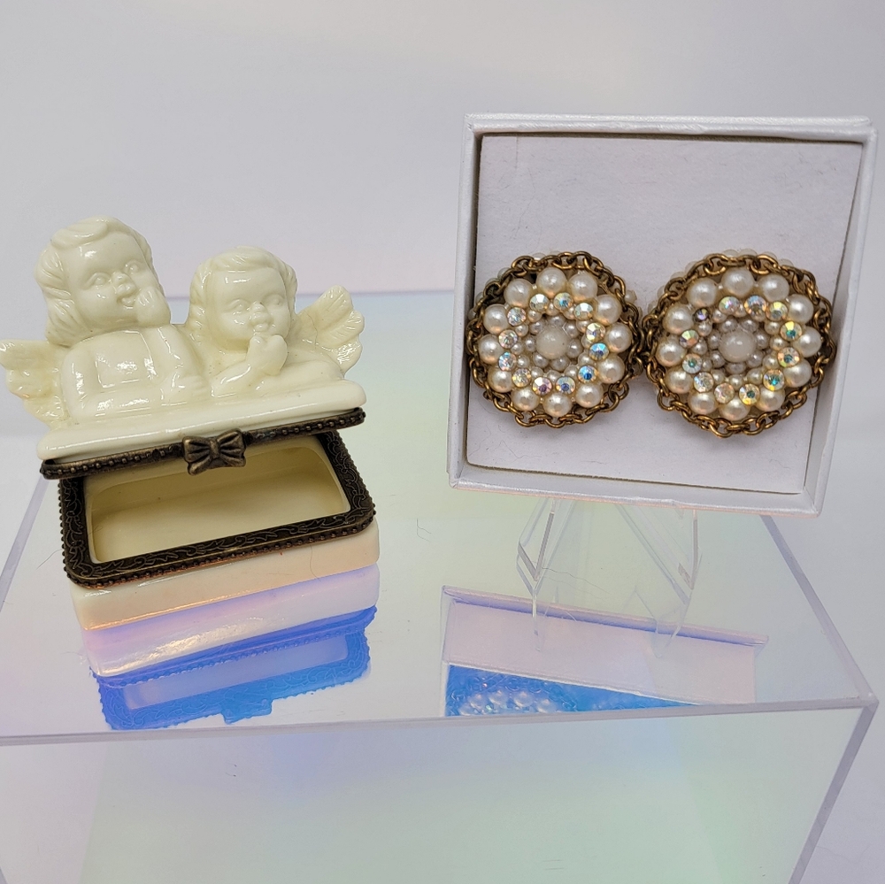 VINTAGE 1960s Porcelien Trinket Box